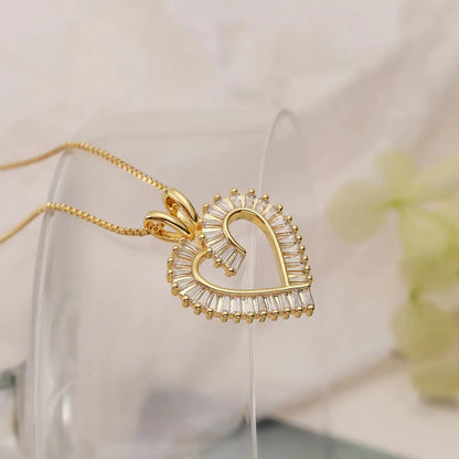 Women's 18K Gold Plated Heart Pendant Necklace, Shiny Zircon INS Minimalist Luxury Dainty Clavicle Chain, For Daily Casual Wear & Holiday Gifting, Sports & Outdoor Accessory, Soho-Chic