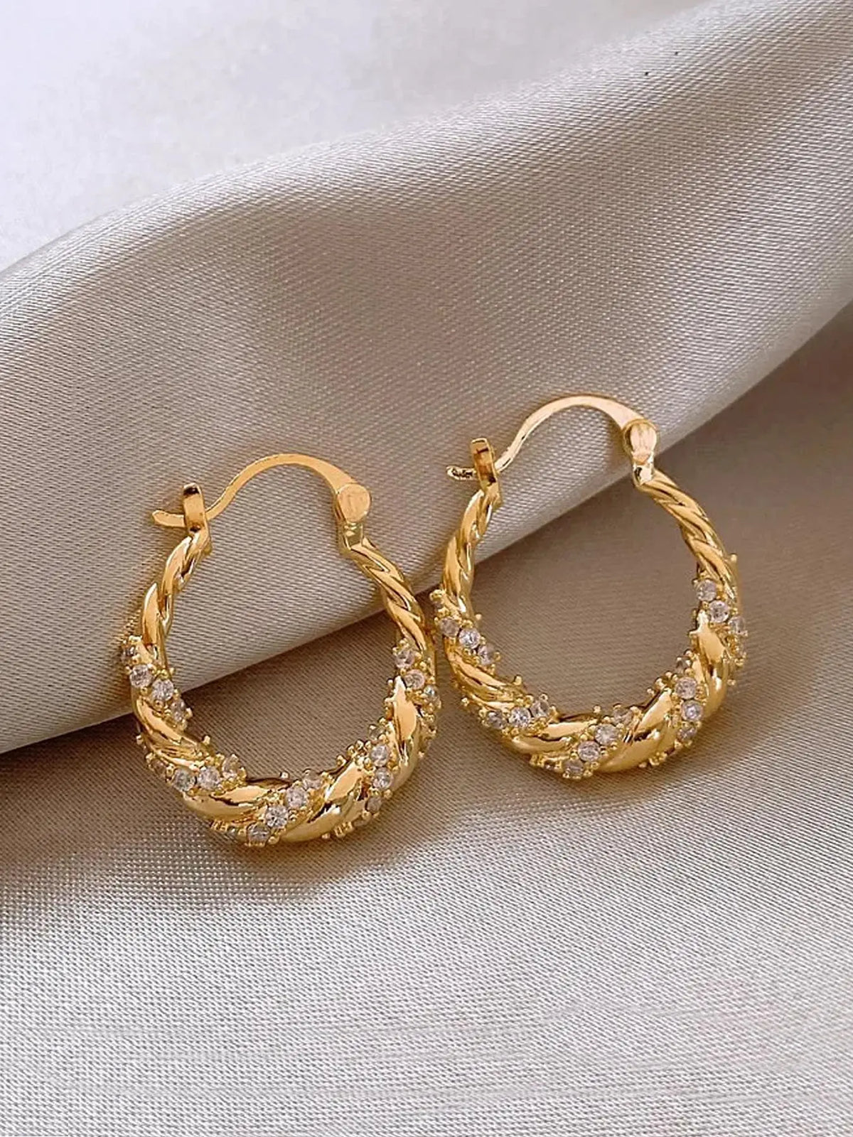 Women's Twist Design Hoop Shape Earrings, Dainty Lightweight Hoops, Fashion Jewelry for Party, Daily Clothing Decor, All-match & Exquisite Jewelry for Birthday Gift, Bridesmaid Jewelry, High Quality Earrings, Jewelry Accessories, Circular Hoop Earrings