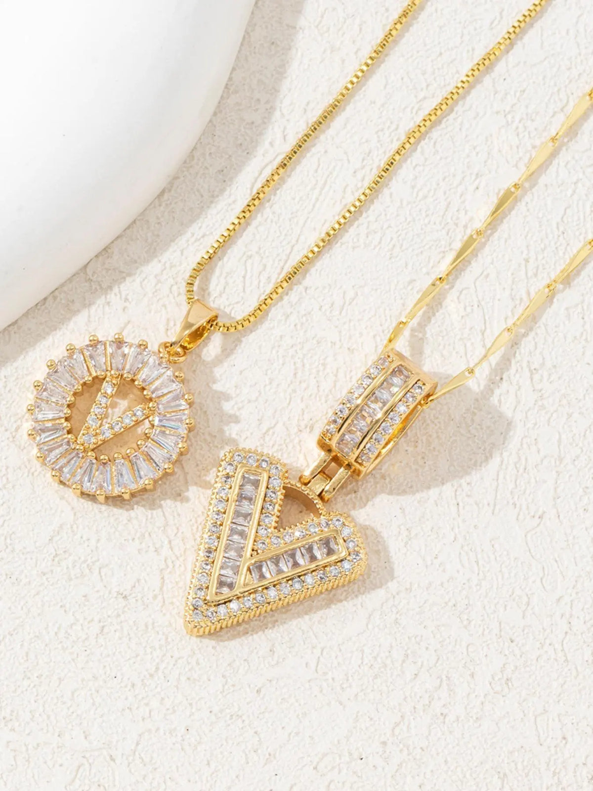 Letter Chain Necklace Set for Women, 26 Pendants with Zirconia Round Floral Design, Sister Matching Gift, Daily Wear Fashion Accessory, Casual Style Necklaces