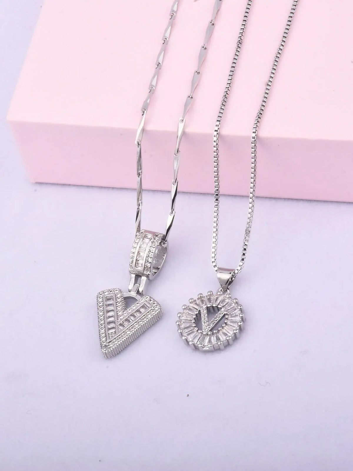 Initials Necklace with Box, 26 Letters Pendant Necklace, Alphabet Letter Necklace for Women & Girls, Fashion Jewelry for Party, Daily Decor, Trendy All-match & Exquisite Jewelry for Birthday Gift, Personalized Initial Necklace, Fashionable Accessory