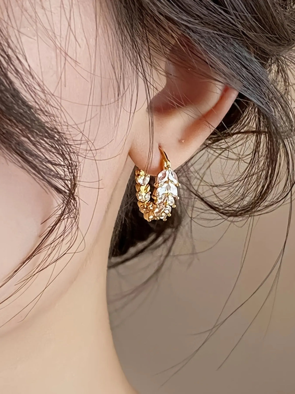 1 Pair Golden-Tone Hoop Earrings with Sparkling Rhinestone Accents - Natural Style Design, Perfect for Daily Wear, All-Season Accessory, Fashionable Accessories, Stylish Jewelry, Wedding Earrings