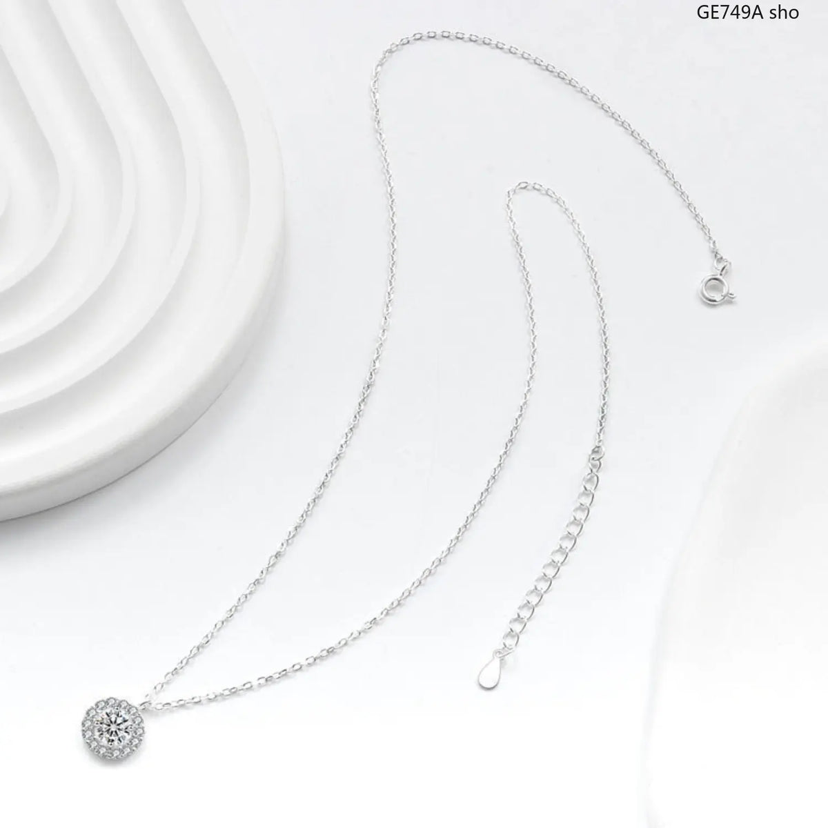 Women's Princess Cut Pendant Necklace - Delicate Heart-Round Cluster Halo Chain, Minimalist Aesthetic Solitaire Jewelry, Casual Outfits Women Accessory, Trendy Birthday Christmas Gift
