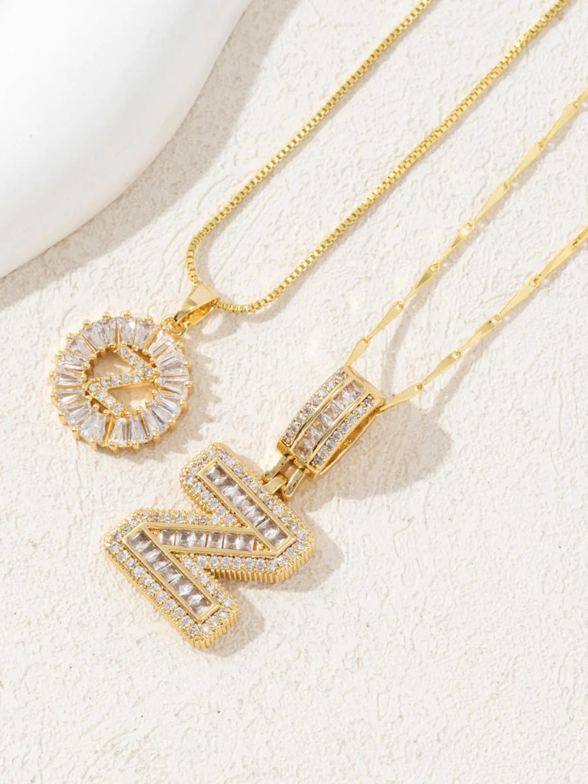 Letter Chain Necklace Set for Women, 26 Pendants with Zirconia Round Floral Design, Sister Matching Gift, Daily Wear Fashion Accessory, Casual Style Necklaces