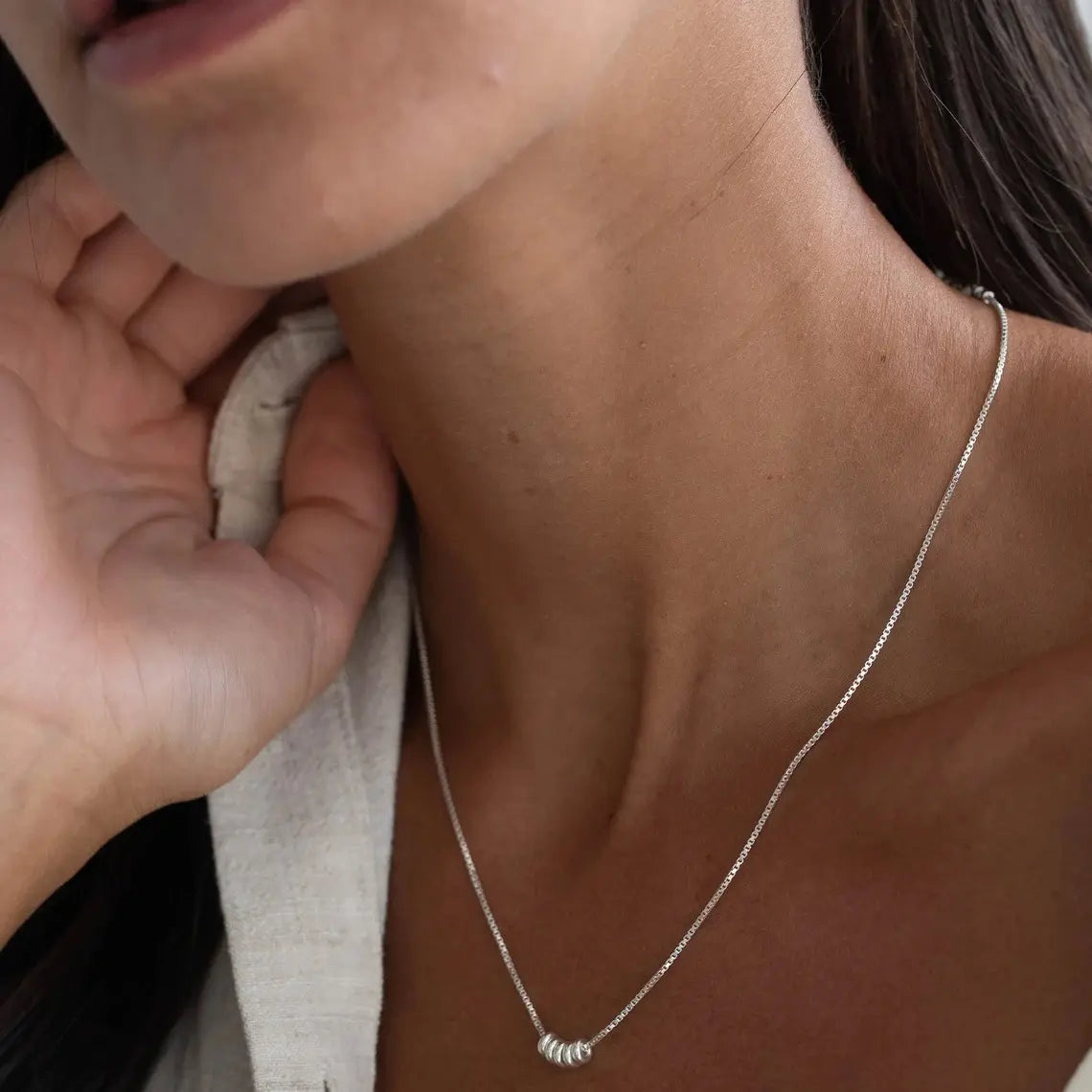 VENOCO Women's Cute Pendant Dainty Beads Necklace - 14k Gold/Silver Plated, Waterproof, Cute Accessories, Beads Necklaces, Gifts for Girlfriend, Suitable for Valentine's Day & Daily Wear