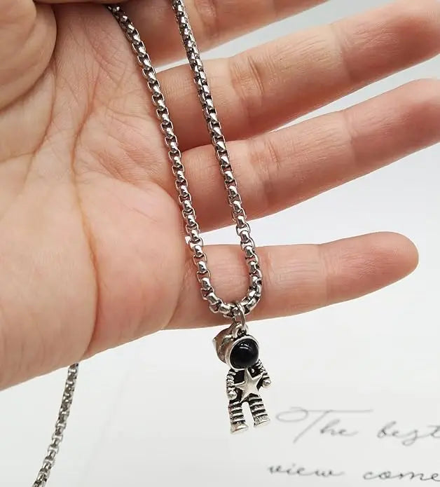 2Pcs Astronaut Couples Necklaces Astronomy Spaceman Matching Couple Necklaces Valentine’s Day for Him Her or Best Friends