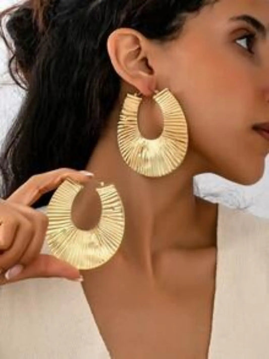 Minimalist Vintage Exaggerated U-Shaped Textured Hoop Earrings, Fashion Statement Hoops, Stylish and Elegant Jewelry Accessory for Daily and Party Wear