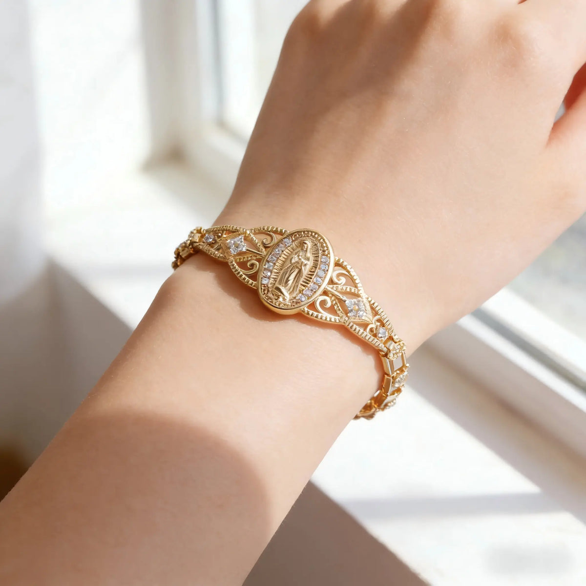 Women's 14 Karat Gold Plated Exquisite Everyday Wear Bracelet - Hypoallergenic for Comfortable Wear, Non Tarnish Stays Tarnishfree Jewelry, Trendy Gift for Her, Sohochic Costume Bangle