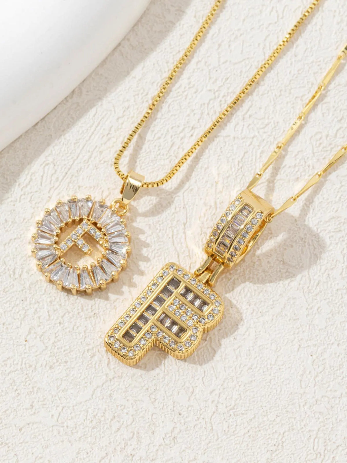 Letter Chain Necklace Set for Women, 26 Pendants with Zirconia Round Floral Design, Sister Matching Gift, Daily Wear Fashion Accessory, Casual Style Necklaces
