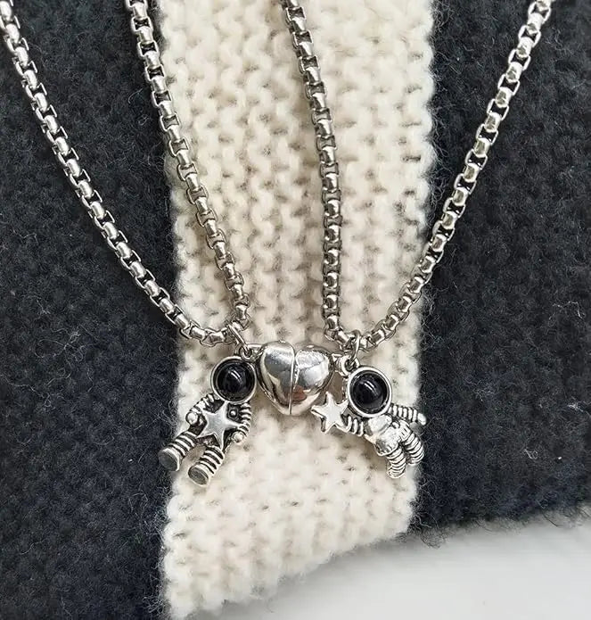 2Pcs Astronaut Couples Necklaces Astronomy Spaceman Matching Couple Necklaces Valentine’s Day for Him Her or Best Friends