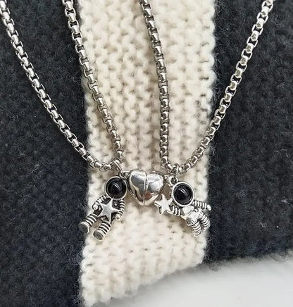 2Pcs Astronaut Couples Necklaces Astronomy Spaceman Matching Couple Necklaces Valentine’s Day for Him Her or Best Friends