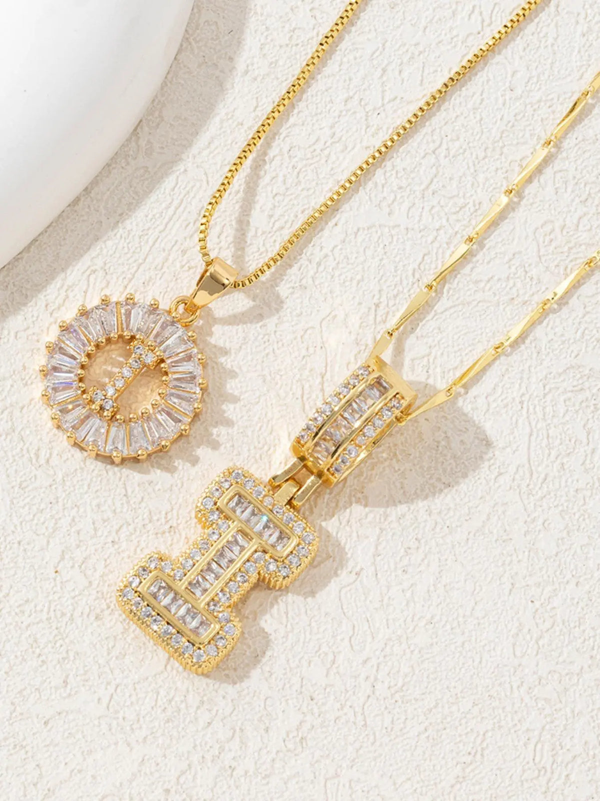 Letter Chain Necklace Set for Women, 26 Pendants with Zirconia Round Floral Design, Sister Matching Gift, Daily Wear Fashion Accessory, Casual Style Necklaces